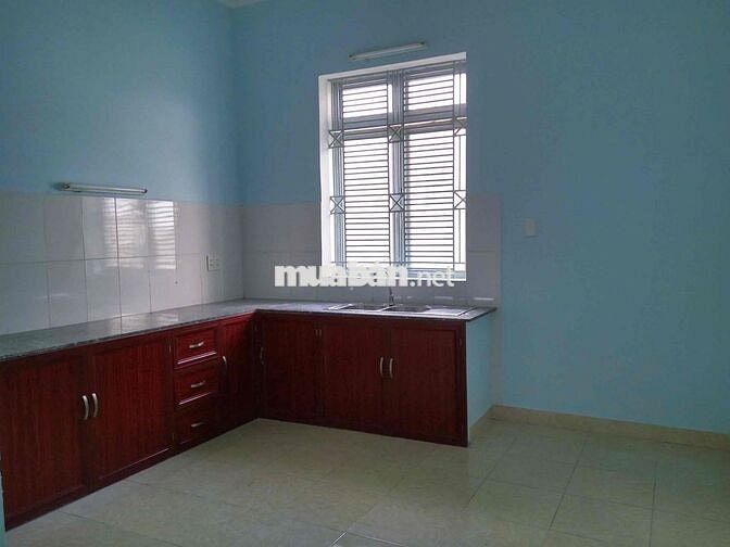 Cho thuê nhà 3 lầu sân thượng đường trước nhà 10m ngay Phạm Văn Đồng
