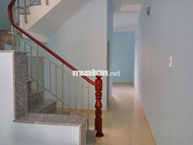 Cho thuê nhà 3 lầu sân thượng đường trước nhà 10m ngay Phạm Văn Đồng