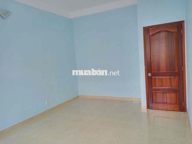 Cho thuê nhà 3 lầu sân thượng đường trước nhà 10m ngay Phạm Văn Đồng