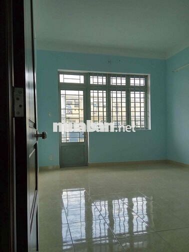 Cho thuê nhà 3 lầu sân thượng đường trước nhà 10m ngay Phạm Văn Đồng