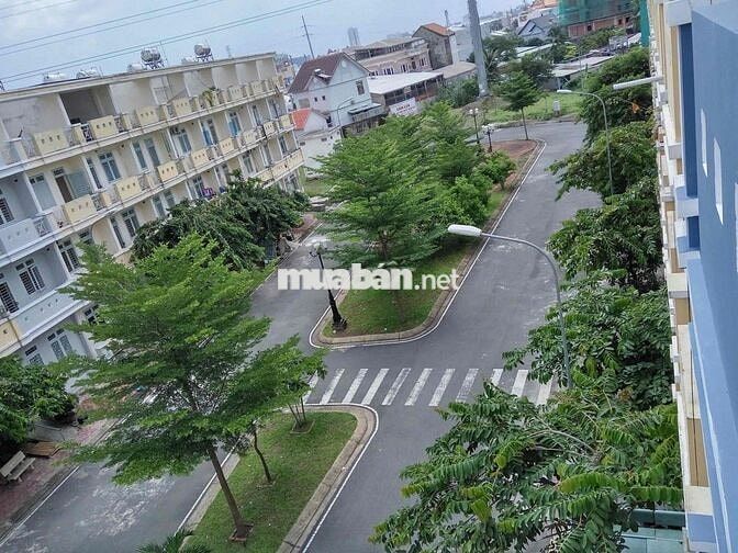 Cho thuê nhà 3 lầu sân thượng đường trước nhà 10m ngay Phạm Văn Đồng