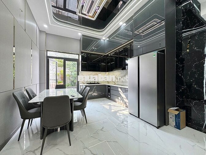 Nhà Tô Ngọc Vân, 110m2 CN đủ, 4x27, 5 tầng, Nội thất cao cấp, Hẻm 8m