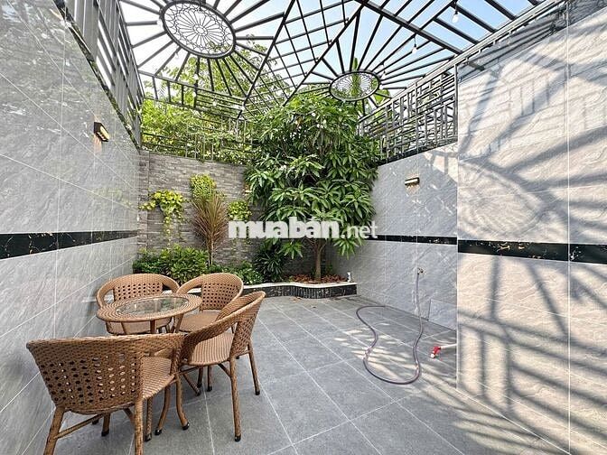 Nhà Tô Ngọc Vân, 110m2 CN đủ, 4x27, 5 tầng, Nội thất cao cấp, Hẻm 8m