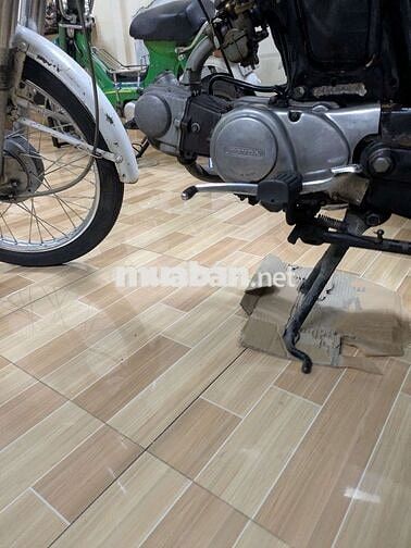 Honda 67 Đen trắng Cổ điển
