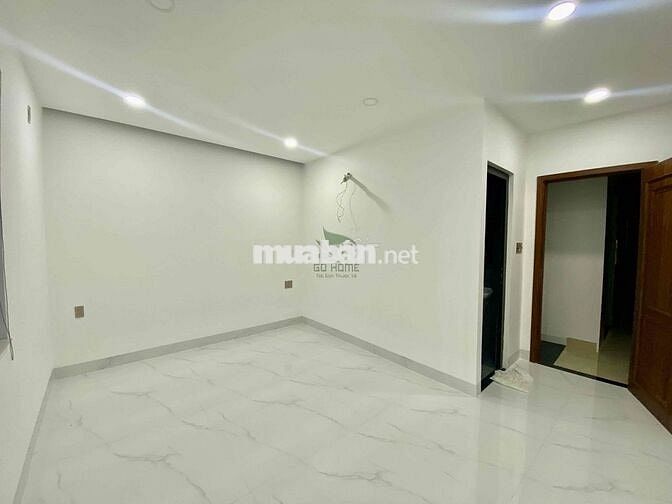 CHO THUÊ NHÀ KINH DOANH 4 TẦNG MẶT ĐƯỜNG THÍCH QUẢNG ĐỨC CÓ THANG MÁY
