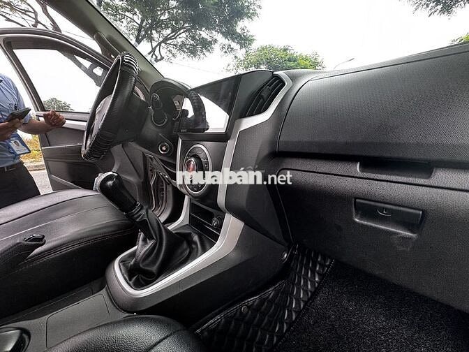 Isuzu D-Max Xám Số sàn