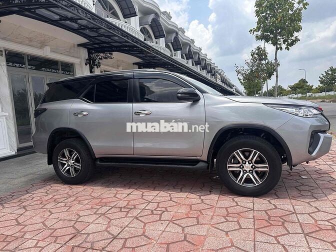 Toyota Fortuner 2018 Bạc