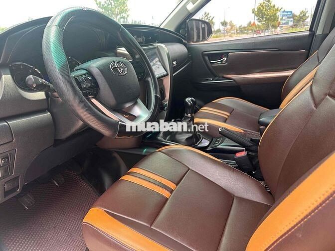 Toyota Fortuner 2018 Bạc