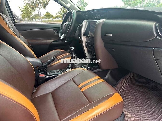 Toyota Fortuner 2018 Bạc