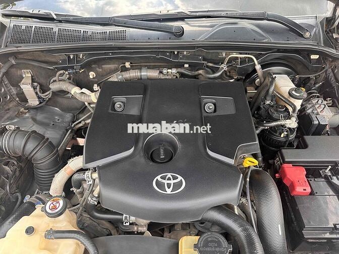 Toyota Fortuner 2018 Bạc