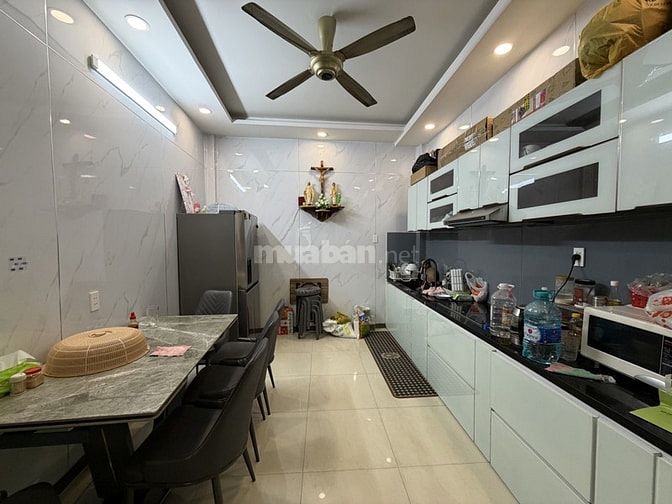 BÁN NHÀ NGUYỄN TRỌNG TUYỂN PHÚ NHUẬN HẺM XE TẢI 