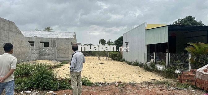 đang cần tiền bán gấp 204.3m2 đất ở đô thị