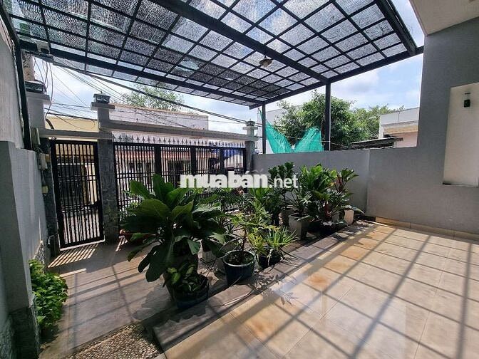 Nhà 2 lầu 162.8m2 ngang 6m xe hơi đậu trong nhà giá ngộp