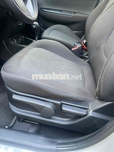 Hyundai i20 Bạc