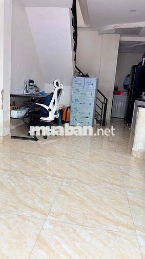 BÁN NHÀ NHỎ XINH CÓ SÂN VƯỜN KẾ BÊN