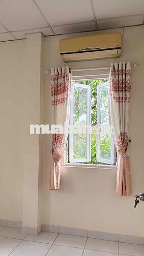BÁN NHÀ NHỎ XINH CÓ SÂN VƯỜN KẾ BÊN