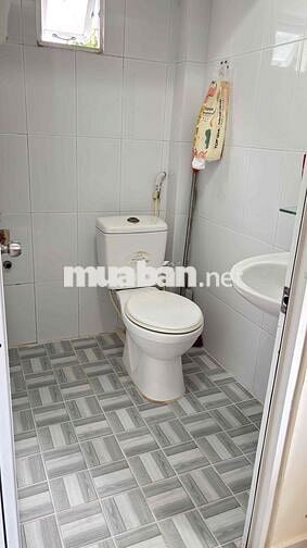 BÁN NHÀ NHỎ XINH CÓ SÂN VƯỜN KẾ BÊN