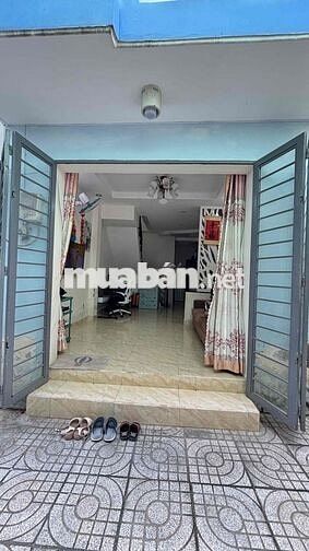 BÁN NHÀ NHỎ XINH CÓ SÂN VƯỜN KẾ BÊN