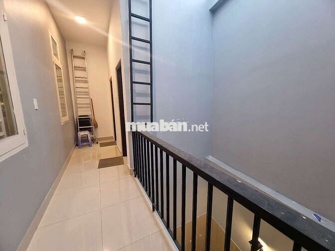 Nhà 2 lầu 162.8m2 ngang 6m xe hơi đậu trong nhà giá ngộp