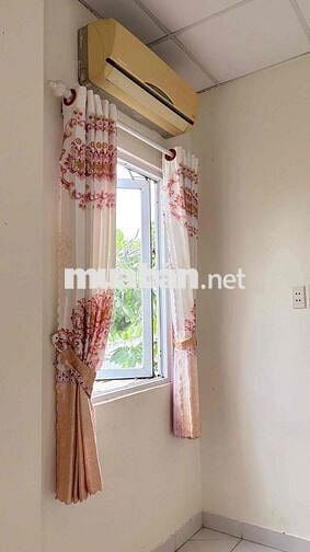 BÁN NHÀ NHỎ XINH CÓ SÂN VƯỜN KẾ BÊN
