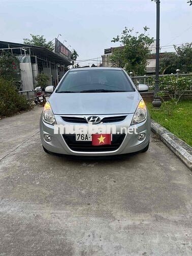 Hyundai i20 Bạc
