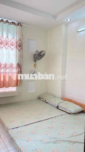 BÁN NHÀ NHỎ XINH CÓ SÂN VƯỜN KẾ BÊN