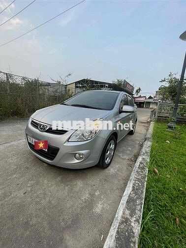 Hyundai i20 Bạc