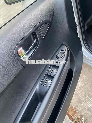Hyundai i20 Bạc