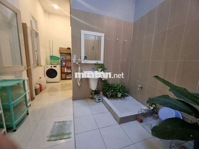 Nhà 2 lầu 162.8m2 ngang 6m xe hơi đậu trong nhà giá ngộp