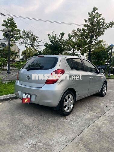 Hyundai i20 Bạc