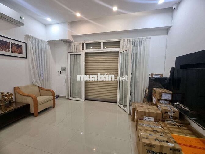 Nhà 2 lầu 162.8m2 ngang 6m xe hơi đậu trong nhà giá ngộp
