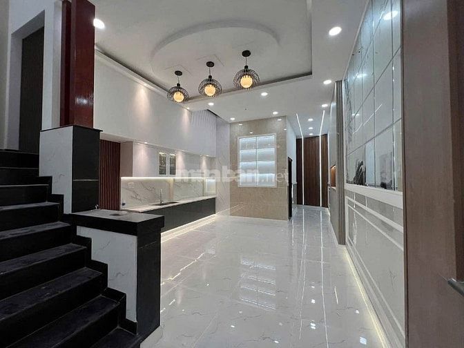 Vội! Bán nhà 43m2 đường Phạm Văn Đồng, Bình Thạnh.Gần Emart.Hẻm 4m