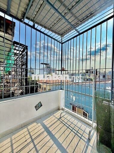 ĐỐ TÌM RA CĂN THỨ 2 - 4 TẦNG LẦU - HXH - GẦN 30M2 Ở PN - NHANH THÌ CÒN