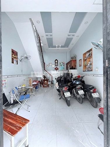 CẦN BÁN NHÀ BÌNH CHÁNH - GẦN BẾN XE QUẬN 8 GIÁ 950 SHR  80m2