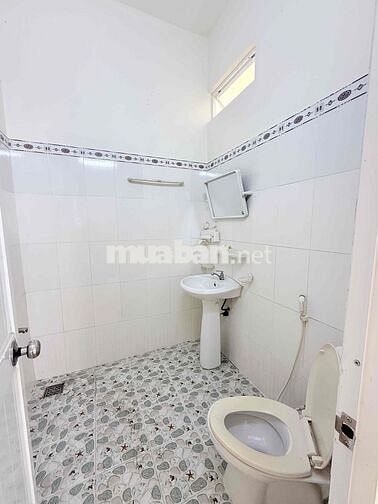 Cho Thuê Phòng rộng 35m2 gần bx q8