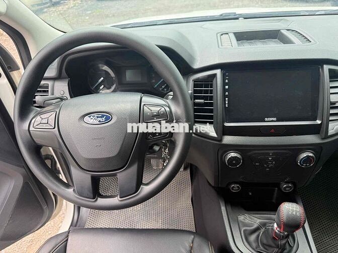 Ford Ranger Trắng 2019 XLT số sàn hai cầu
