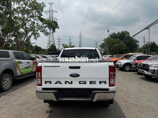 Ford Ranger Trắng 2019 XLT số sàn hai cầu