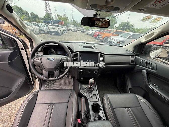 Ford Ranger Trắng 2019 XLT số sàn hai cầu