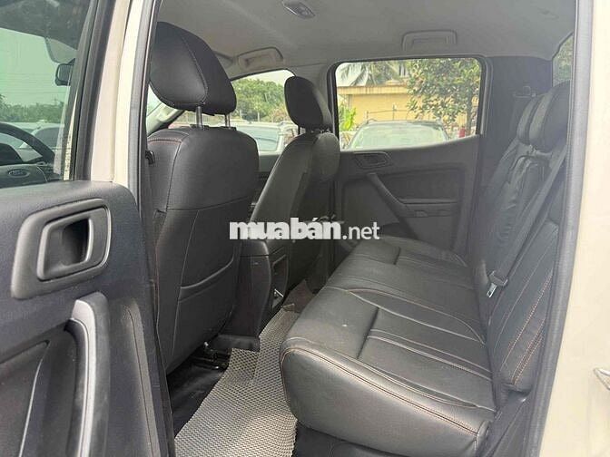 Ford Ranger Trắng 2019 XLT số sàn hai cầu