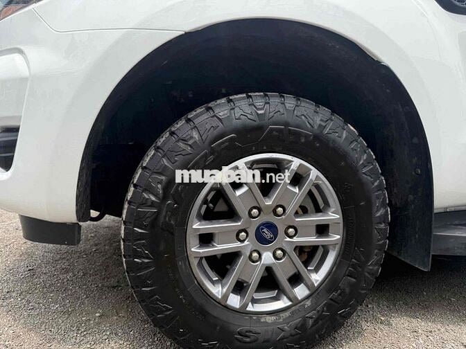Ford Ranger Trắng 2019 XLT số sàn hai cầu