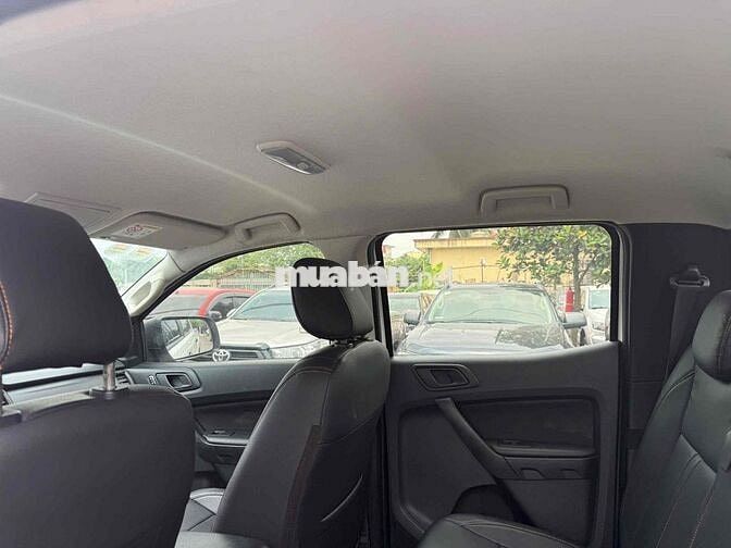 Ford Ranger Trắng 2019 XLT số sàn hai cầu