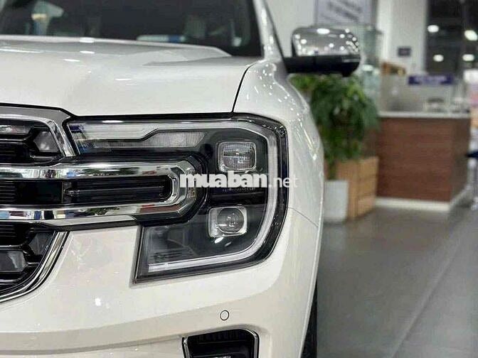Ford Everest 2026 Trắng