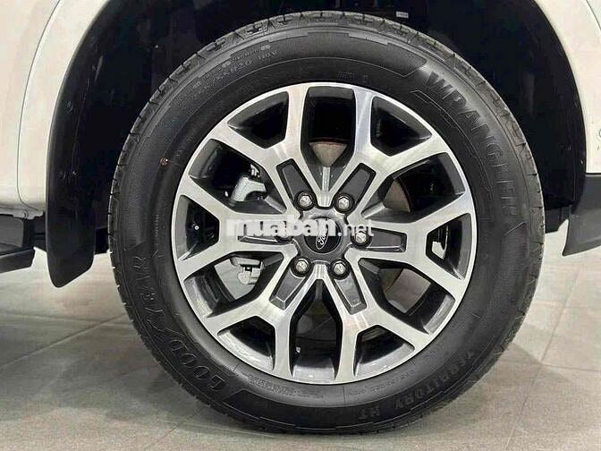 Ford Everest 2026 Trắng