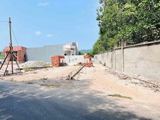 *** LÔ NÀY CÁCH BIỂN CHỈ 2.5KM GIÁ TỐT CHO ANH CHỊ ĐẦU TƯ XÃ PHƯỚ
