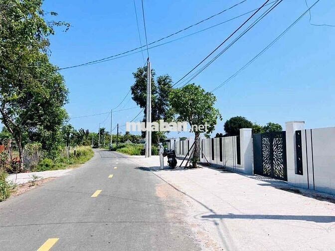 SIÊU RẺ ĐẸP NẰM NGAY ĐƯỜNG NHÁNH NGUYỄN HUỆ XÃ ĐẤT ĐỎ - TP HCM - NHANH