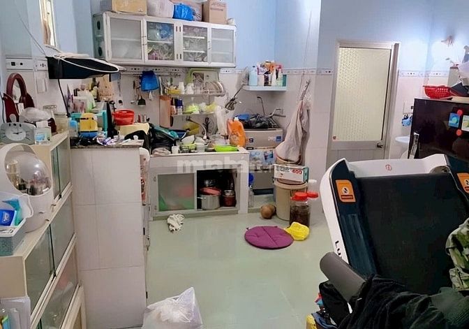 Bán gấp căn nhà ở ngay chợ Phú Lạc, đường Tân Liêm, giá 910 triệu.