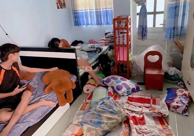 Bán gấp căn nhà ở ngay chợ Phú Lạc, đường Tân Liêm, giá 910 triệu.