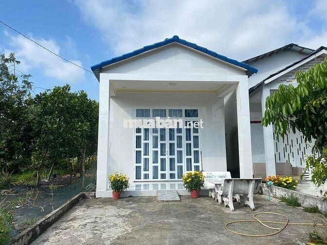 Nhà mái thai có gác lững kiên cố, wiu lúa sau  .