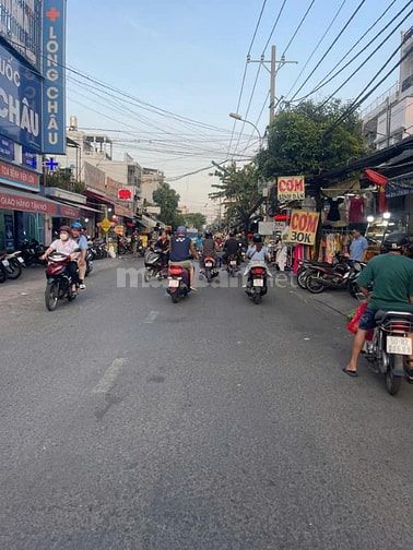 Bán gấp căn nhà ở ngay chợ Phú Lạc, đường Tân Liêm, giá 910 triệu.