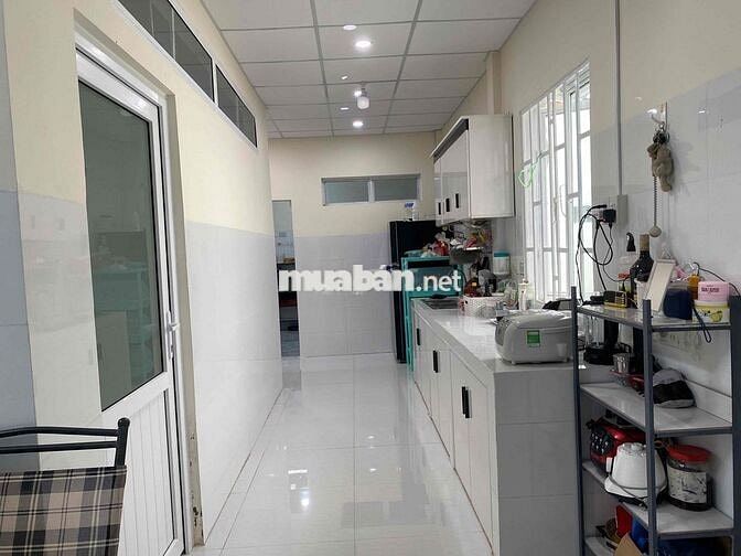 Nhà mái thai có gác lững kiên cố, wiu lúa sau  .